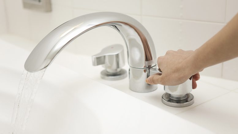 How to Replace a Bathtub Spout Pipe
